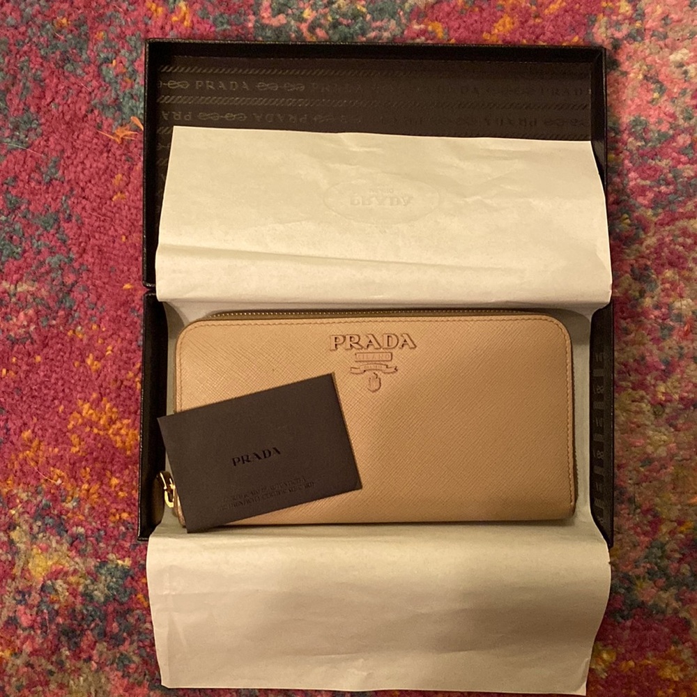 Prada Saffiano Wallet in Cipria